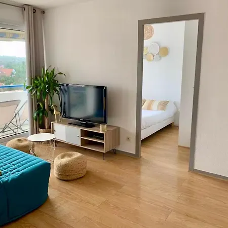 Superbe En Plein Centre,parking Privé *