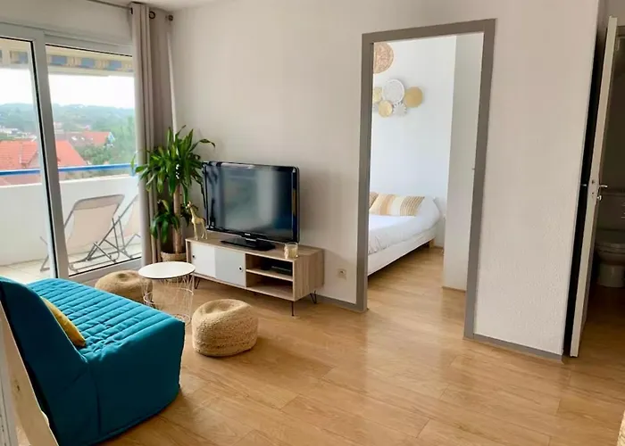 Superbe En Plein Centre,parking Privé *